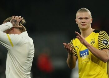 دورتموند يهزم بيليفيلد ويقترب من بايرن ميونخ المتصدر
