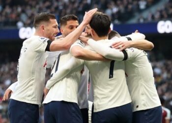 الدوري الإنجليزي: توتنهام يفوز على وست هام بثلاثية