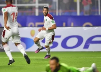 غينك البلجيكي يحتفل بطارق تيسودالي بعد هدفه الحاسم أمام الكونغو