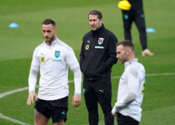 مدرب منتخب النمسا يقرر الاستقالة بعد الفشل في التأهل للمونديال