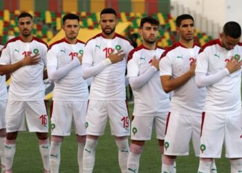 أرضية ملعب كنشاسا تضعف الأسود في الشوط الأول