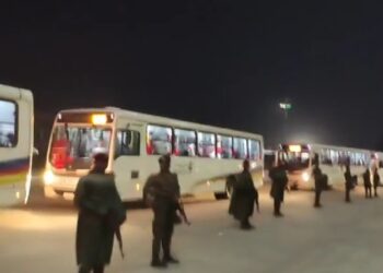حراسة أمنية مشددة لتأمين نقل الجماهير المغربية من ملعب كنشاسا الى المطار