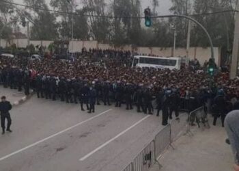 إغماء وتدافع…”القوة الضاربة” تعجز عن تنظيم عملية لبيع تذاكر مباراة الجزائر أمام الكاميرون