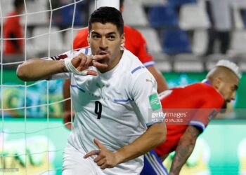 سواريز يتقدم على ميسي بهدفه 29 في تصفيات كأس العالم
