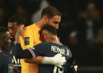 نيمار ينفي تشاجره مع دوناروما
