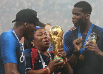 بوغبا يعلن سرقة ميداليته الخاصة بالفوز بكأس العالم 2018