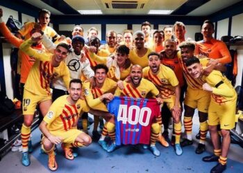 المخضرم داني ألفيش يصل مباراته 400 بقميص برشلونة