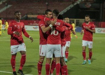 الأهلي المصري يستعيد بريقه إفريقيًا بفوز صعب على المريخ السوداني
