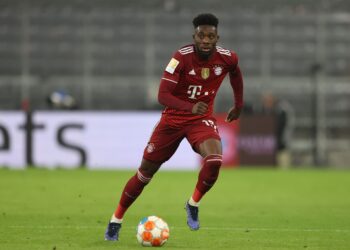 ديفيز يعود للمشاركة في تداريب بايرن ميونخ