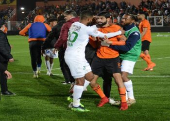 الجامعة تغرم الرجاء وتوقف متولي والحداد والهيلالي