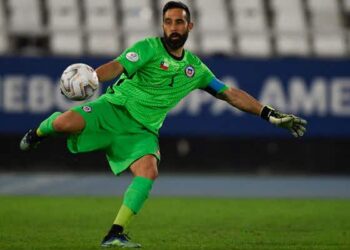 كلاوديو برافو يجدد عقده مع بيتيس موسماً إضافياً