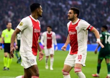 أياكس يصعق فينورد ويقترب خطوة جديدة نحو لقب الدوري الهولندي