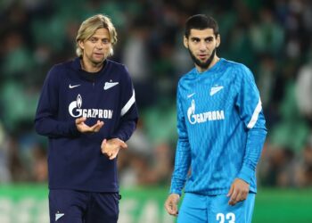 عميد منتخب أوكرانيا السابق يواجه عقوبات بسبب صمته في روسيا