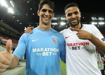 ياسين بونو يدافع عن يوسف النصيري ويؤكد”لا يحتاج منه للنصائح ويمر حاليا بفترة صعبة”