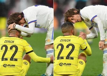 مودريتش يواسي حكيم زياش بعد الاقصاء من دوري أبطال أوروبا