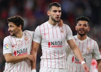 إشبيلية يقلب تأخره أمام غرناطة إلى فوز 4-2 في الدوري الإسباني