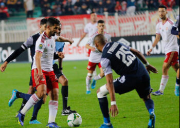 الوداد بعشرة لاعبين يصعق مضيفه شباب بلوزداد الجزائري في ذهاب ربع نهائي دوري الأبطال