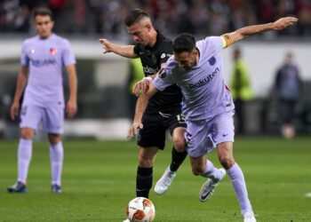 برشلونة يكتفي بالتعادل أمام فرانكفورت في ذهاب ربع نهائي مسابقة الدوري الأوروبي