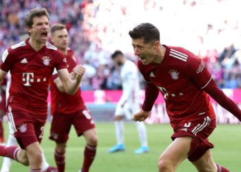 الدوري الألماني: ليفاندوفسكي يقود بايرن لفوز باهت على أوغسبورغ