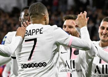 باريس سان جيرمان المتصدر يسحق كليرمون فوت بسداسية في الدوري الفرنسي