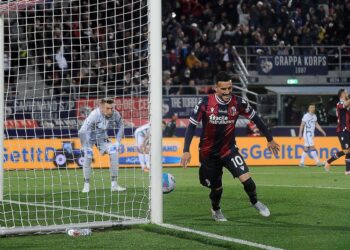 الدوري الإيطالي: بولونيا يفاجئ إنتر ويقدم هدية لميلان