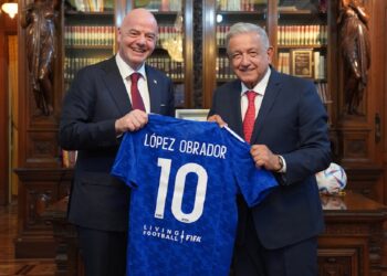مونديال 2026: رئيس المكسيك يستقبل إنفانتينو
