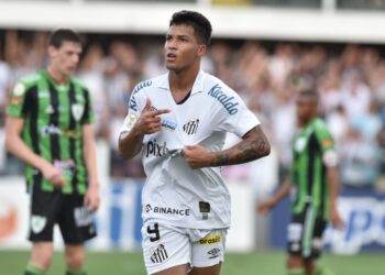 سانتوس يتصدر الدوري البرازيلي مستغلاً تعثر كورينثيانز