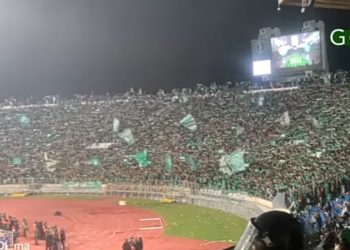 بالفيديو.. الجماهير الرجاوية تزلزل جنبات دونور بأغنية “رجاوي فلسطيني” تضامناً مع القضية الفلسطينية