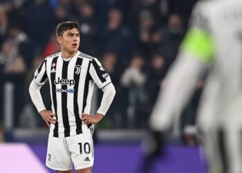 ديبالا يقدم فيلماً وثائقياً عن الملاعب في أماكن فريدة