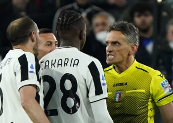 غرامة وإيقاف للاعب يوفنتوس بعد إهانة حكم ديربي إيطاليا