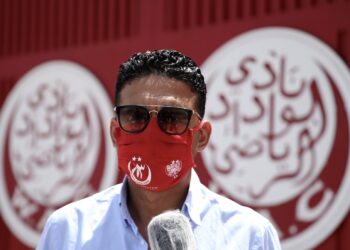 محمد طلال يرد على استفزازات الجماهير الجزائرية