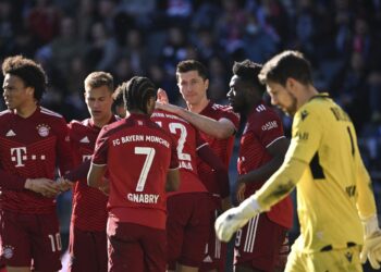 بايرن يهدف لتتويج بالبوندسليغا أمام دورتموند