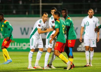 “الفيفا” يعاقب الجزائر بعد أحداث مباراة الكاميرون