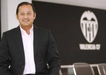 فالنسيا يندد بتهديدات بالقتل ضد رئيس النادي