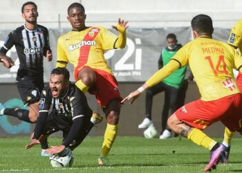 سفيان بوفال يطمئن الجماهير المغربية بشأن إصابته