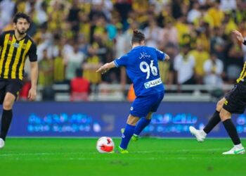 الهلال يهزم الاتحاد بثلاثية ويشعل صراع اللقب في الدوري السعودي