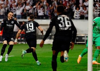 رينجرز وفرانكفورت الى نهائي مسابقة الدوري الأوروبي