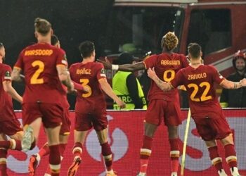 روما وفينورد إلى نهائي دوري المؤتمر الأوروبي