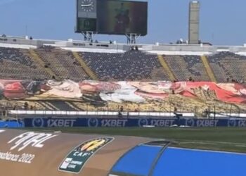 “تيفو” رائع للجمهور الودادي خلال نهائي دوري أبطال أفريقيا
