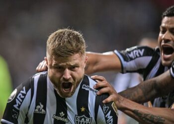 مينيرو وكورينثيانز يقاسمان بالميراس صدارة الدوري البرازيلي