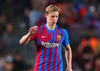 برشلونة لا يمانع بيع دي يونغ للاستفادة من عائده المادي