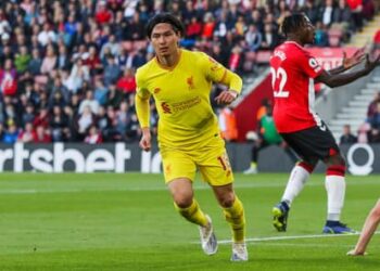 ليفربول يفلت من كمين ساوثهامبتون ويواصل الضغط على السيتي المتصدر