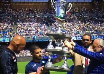 نابولي يفوز على جنوه ويطيح به من الدوري الإيطالي