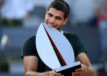 الإسباني ألكاراز يتوج ببطولة مدريد للتنس