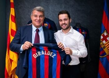 مدرب برشلونة للسيدات يجدد عقده حتى 2024