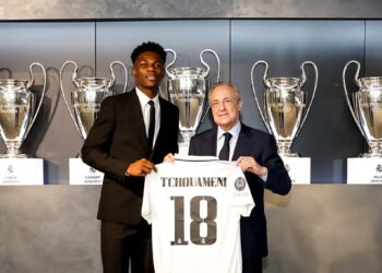 تشواميني يوقع مع ريال مدريد ويحصل على قميص بيل