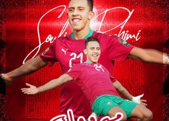 العين الإماراتي يهنئ رحيمي بعد الفوز على جنوب إفريقيا