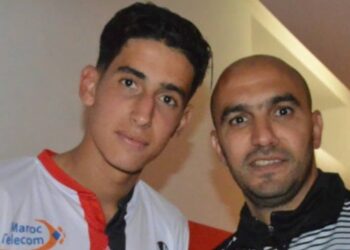 وليد الركراكي يوجه رسالة إلى نايف أكرد: “تستمر الحكاية.. انا فخور بك”