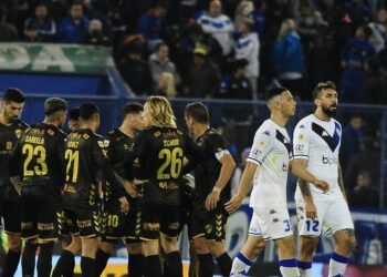 بلاتينسي يتصدر الدوري الأرجنتيني بالفوز على فيليز سارسفيلد