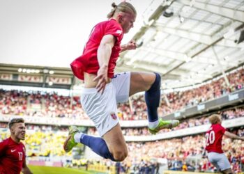 هالاند يقود النرويج لفوز مثير على السويد في دوري الأمم